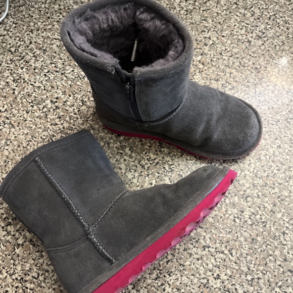 Bear paw gray boots with pink bottom size 12 - Picture 2 of 5